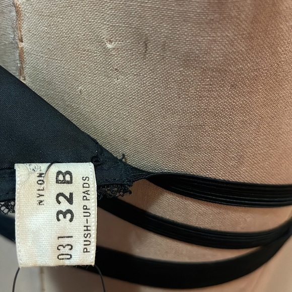 Charmfit's Black Lace Push Up Pads Bra 32B 1956 - Picture 11 of 15